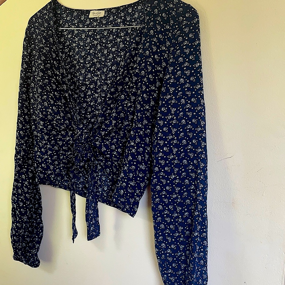 Pac Sun long-sleeve, cropped, tie-front top
